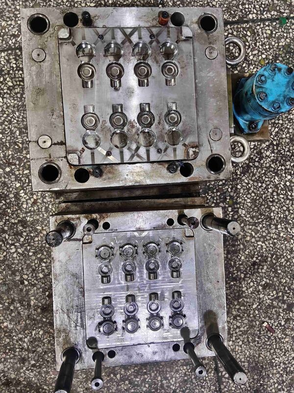 Household Plastic Mould Maker Plastic Injection Mold Tooling For Travel Dispenser Bottle Caps